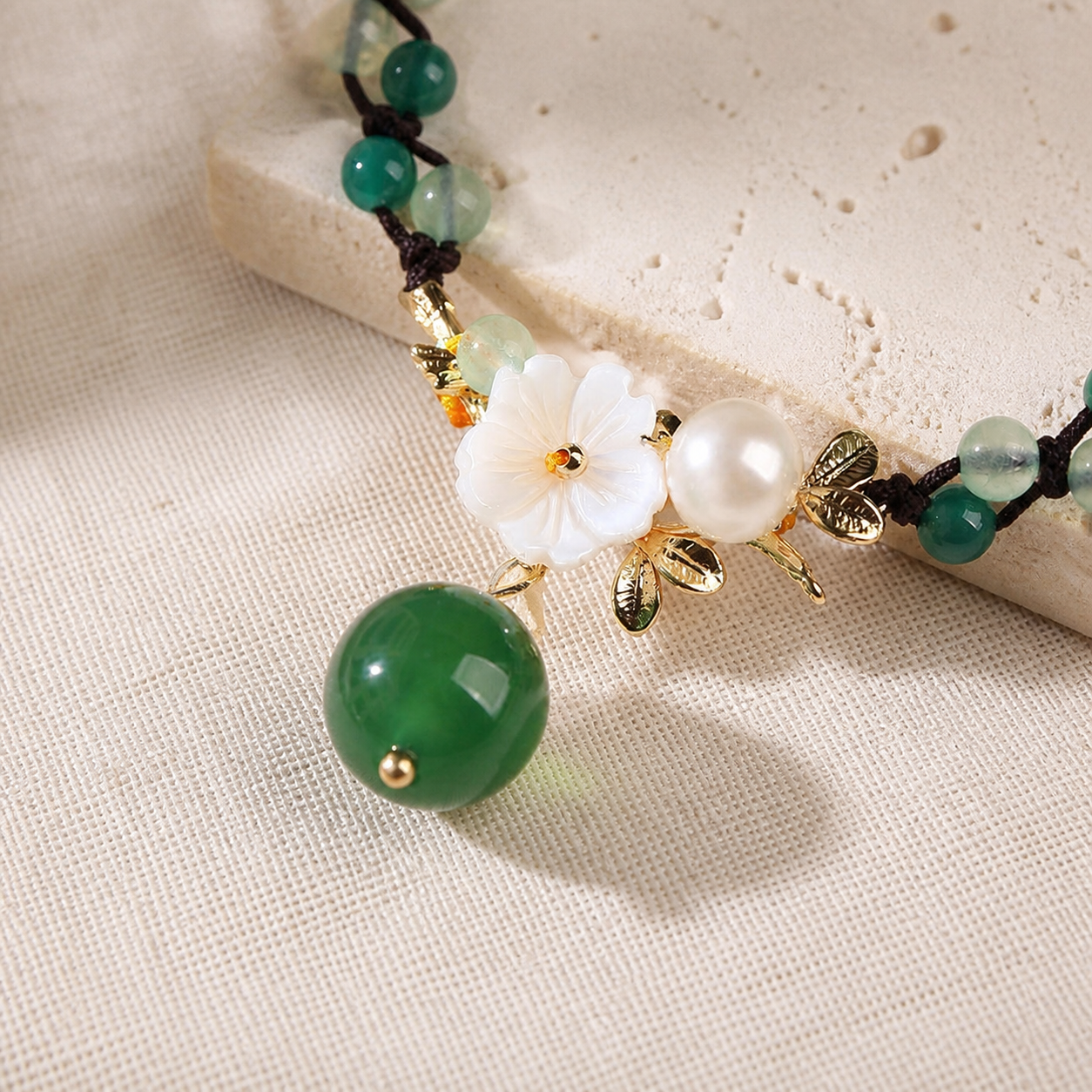 Green jade anklet flower and pearl detail